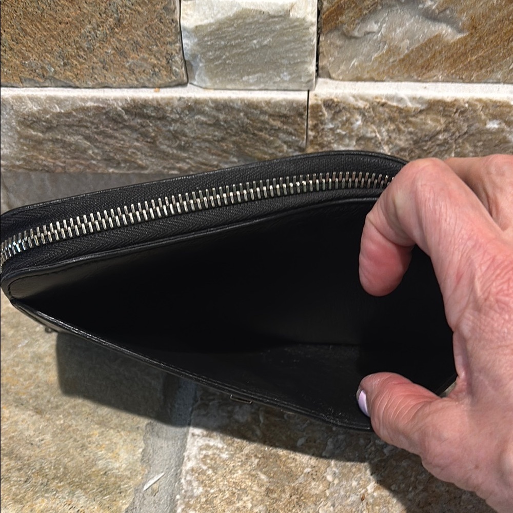 Authentic Louis Vuitton Black leather Lock Me full zip wallet - Picture 4 of 13